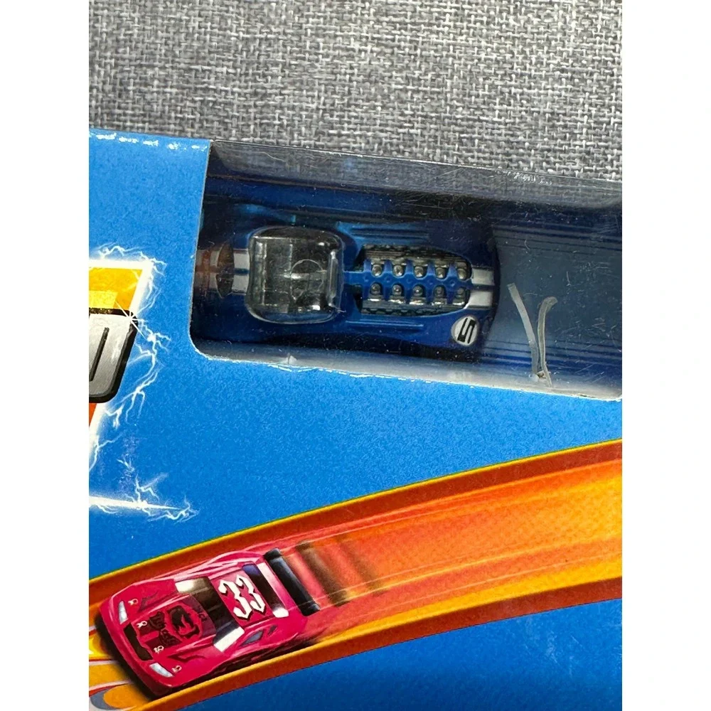 2010 Hot Wheels Criss Cross Crash 4-Way Motorized Track Set NEW IN BOX
